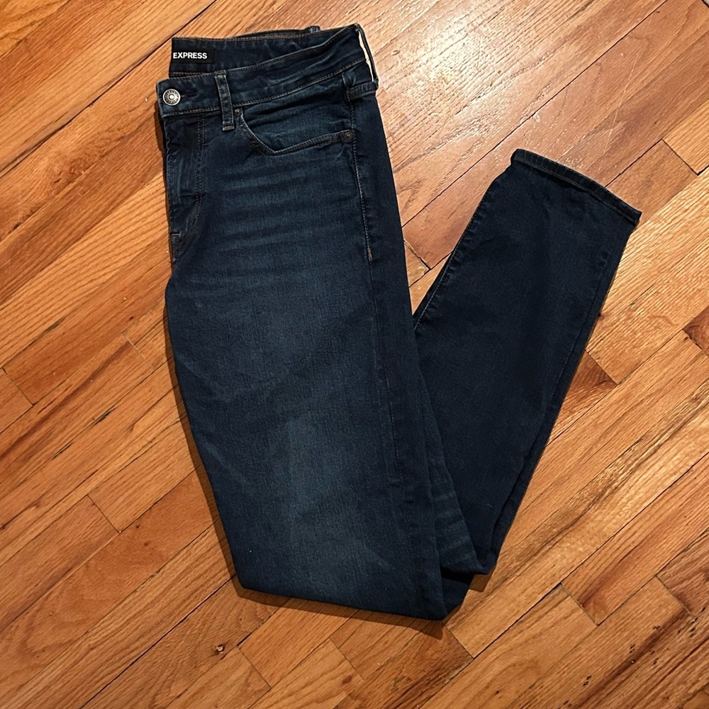 Men’s Express Slim Jeans dark wash 32x34. Good stretch and comfortable